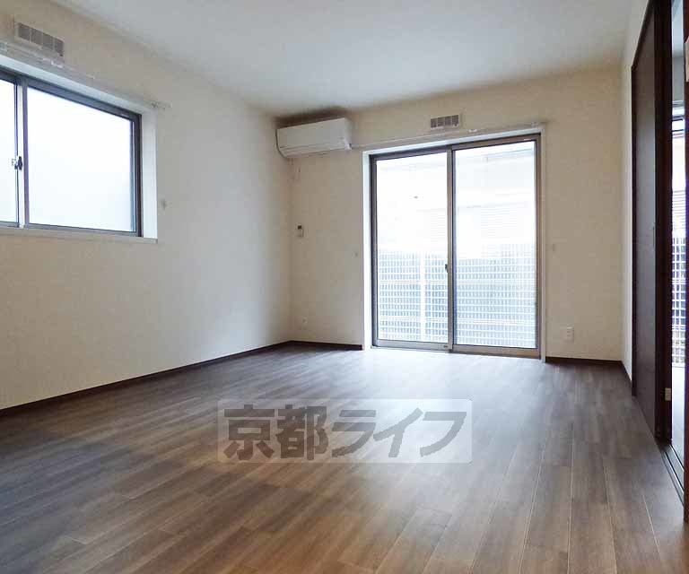 居室・リビング　広々としたリビングです。