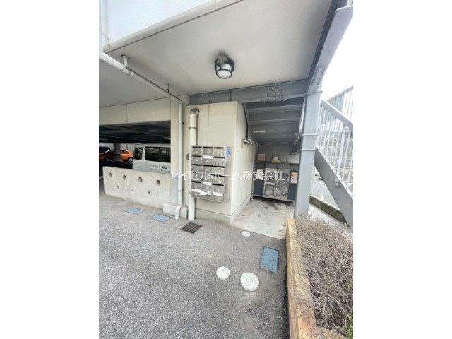 ＪＲ呉線 新広駅 バス乗車時間：9分 最寄りバス停で下車 徒歩3分 3階建 築25年の外観写真
