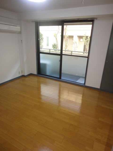 居室・リビング　※別部屋参考写真