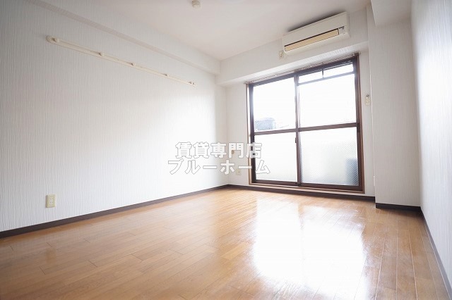 居室・リビング　6帖の洋室です！