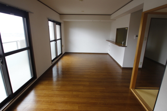 居室・リビング　※他号室の写真です。