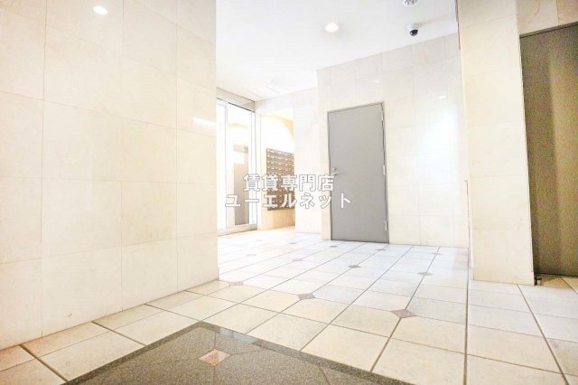 エントランス　毎日通る場所だからこそ、洗練された空間に