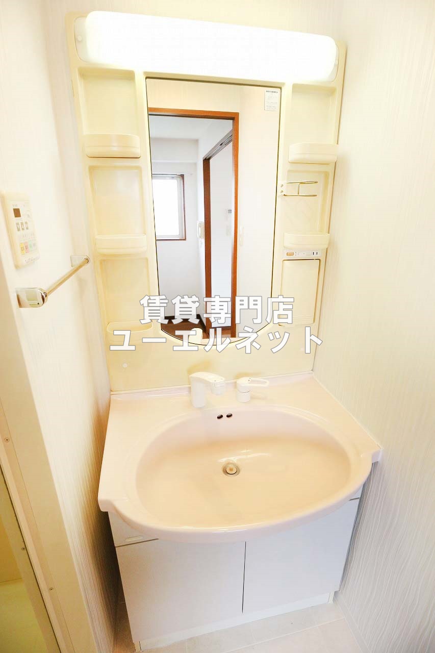 洗面設備　清潔感ある独立洗面台で毎日気持ちよく♪