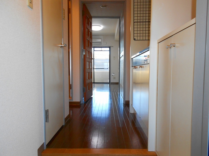 玄関　同物件別部屋参考写真です