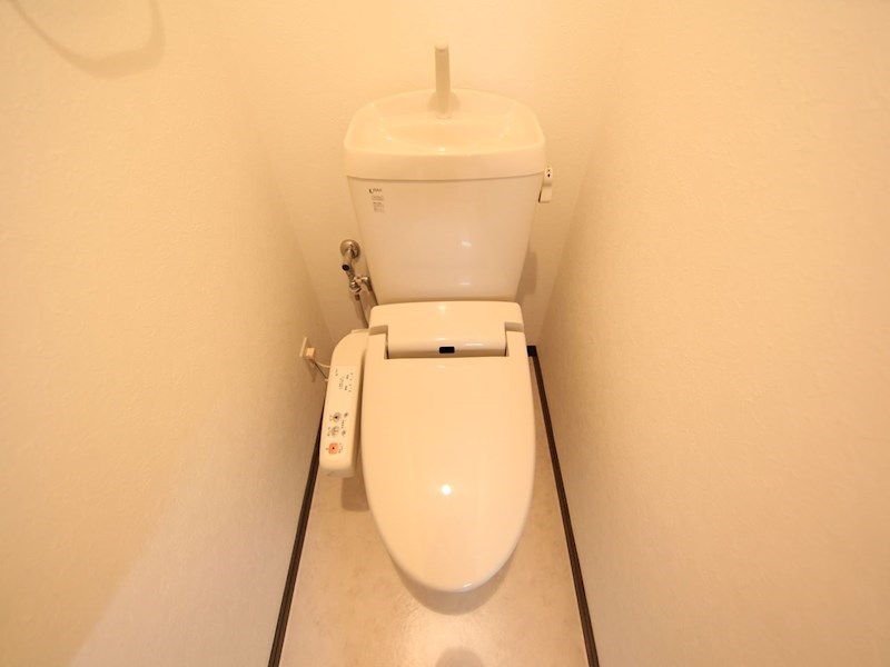 トイレ　温水洗浄暖房便座付トイレ