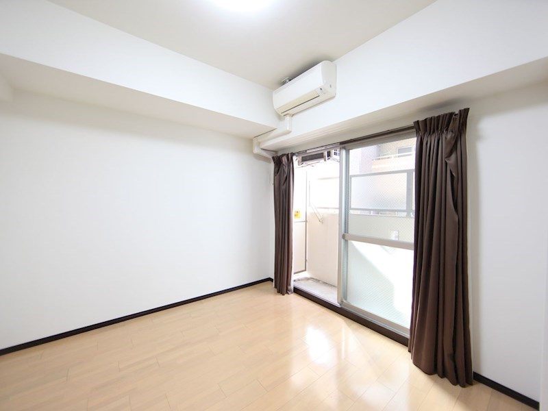 その他部屋・スペース　洋室7.6帖　2面採光　エアコン完備　バルコニー
