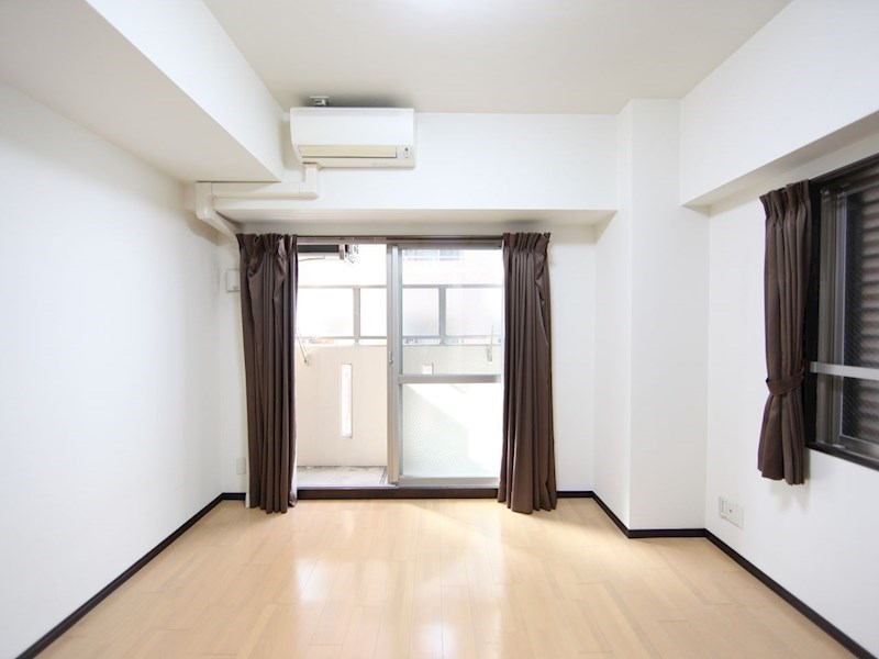 バルコニー　洋室7.6帖　2面採光　エアコン完備　バルコニー