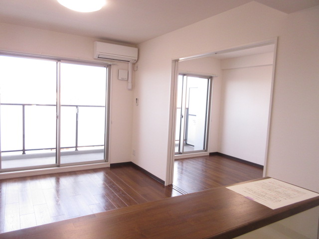 居室・リビング　最上階6階東南角部屋、12.7帖LDK＋5.6帖洋室です