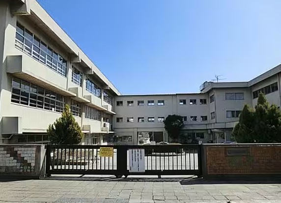 小学校　松戸市立上本郷小学校（小学校）まで722m