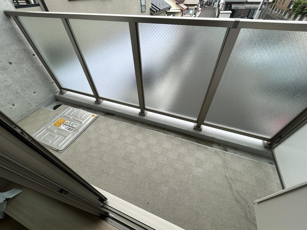 バルコニー　モデル写真