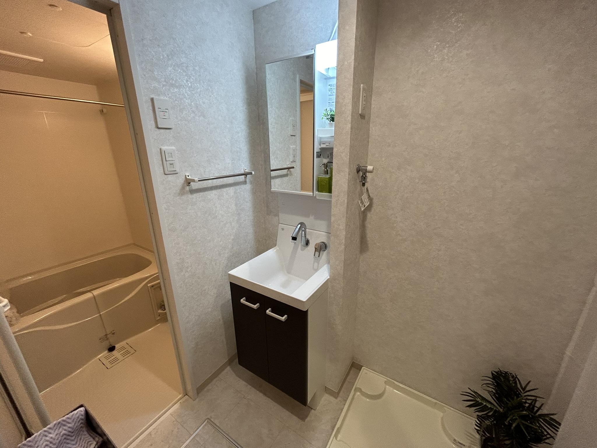 洗面設備　モデル写真