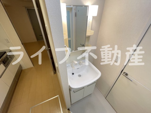 洗面設備　使いやすい独立洗面台です