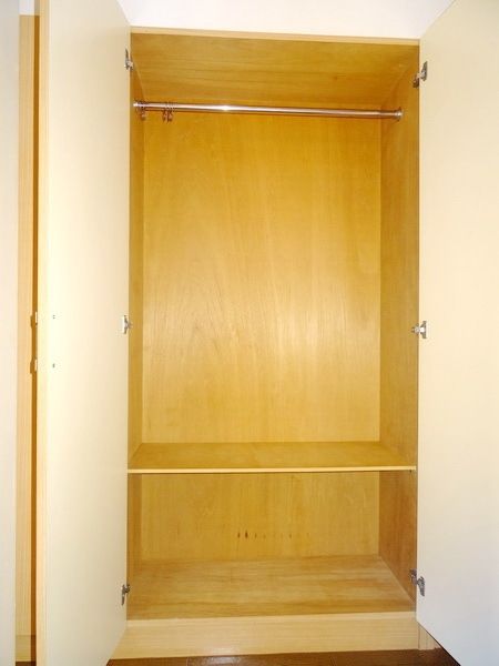 収納　★たっぷり入る壁一面のクローゼット★