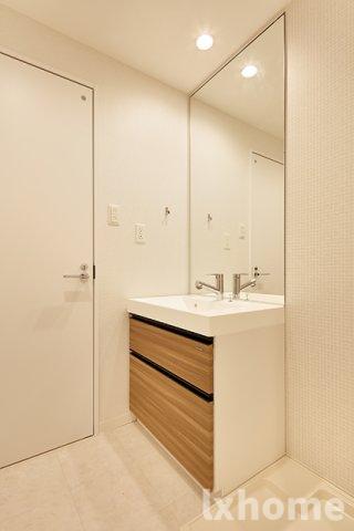 洗面設備　スペースが確保できる洗面所です