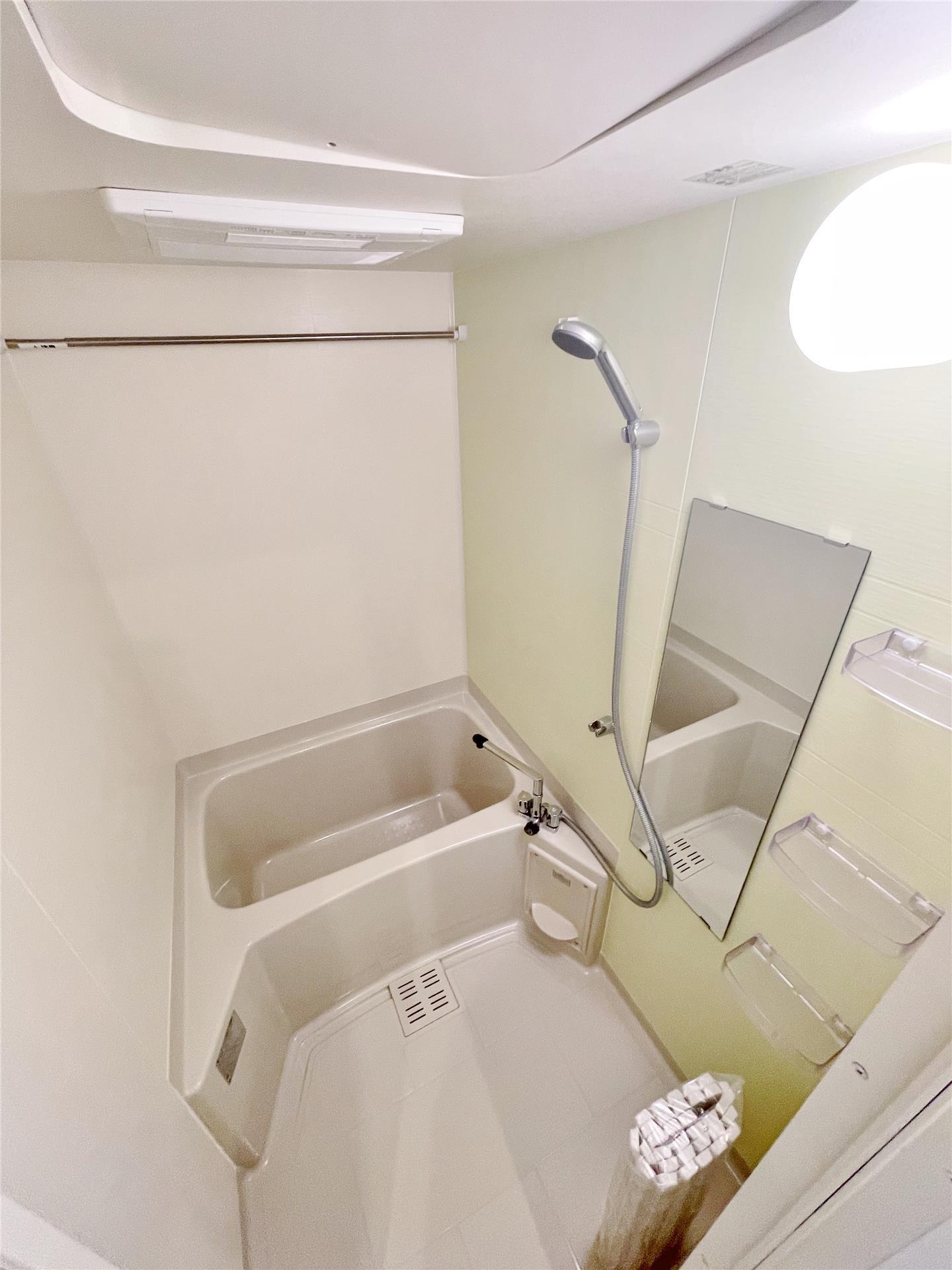 バス・シャワールーム　※モデルルーム写真のため、入居時家具・備品等はついてきません