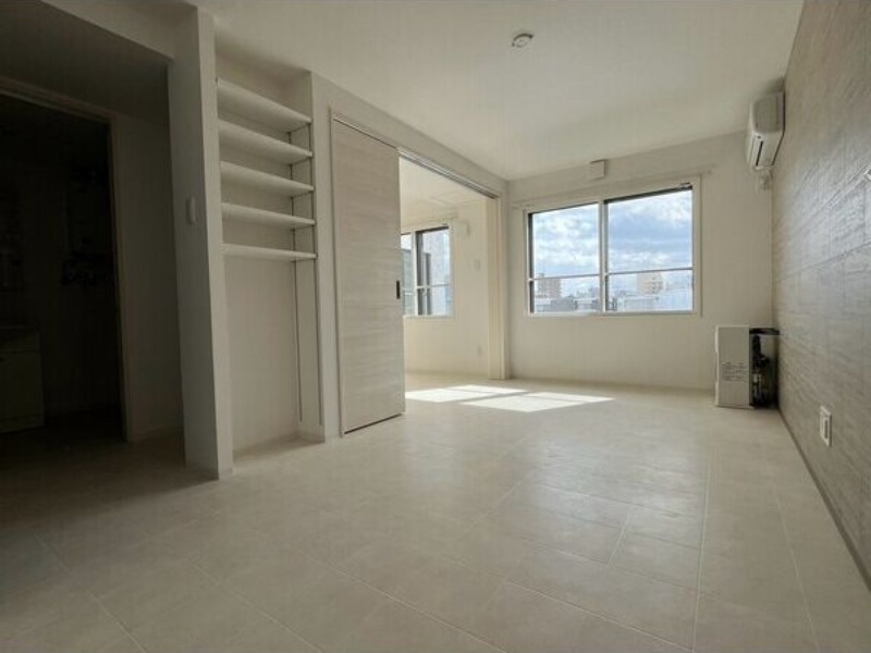 居室・リビング　退去予定につき同タイプ別号室の画像です。