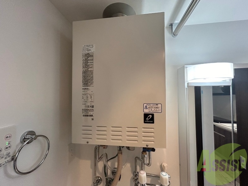 その他　給湯器です。操作しやすいパネルになってます。