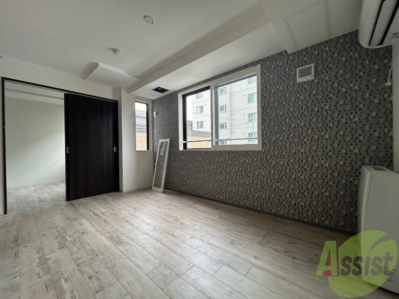 居室・リビング　リビングです。窓が大きくて明るいですね！