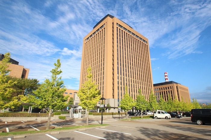 役所　石川県庁（役所）まで617m