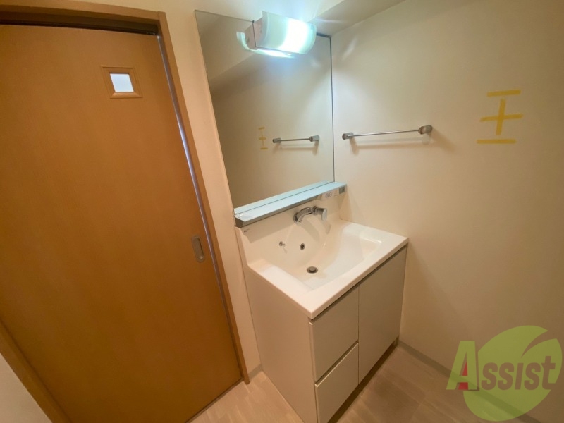 洗面設備　シャンプードレッサー。身支度はここでばっちりですね。