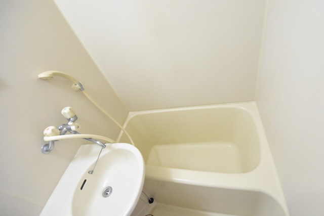 バス・シャワールーム　シンプルで機能的なユニットバスです♪