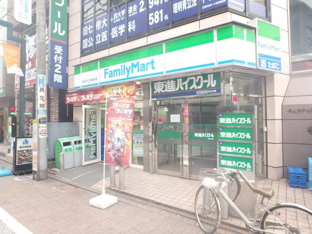 コンビニ　ファミリーマート（コンビニ）まで331m