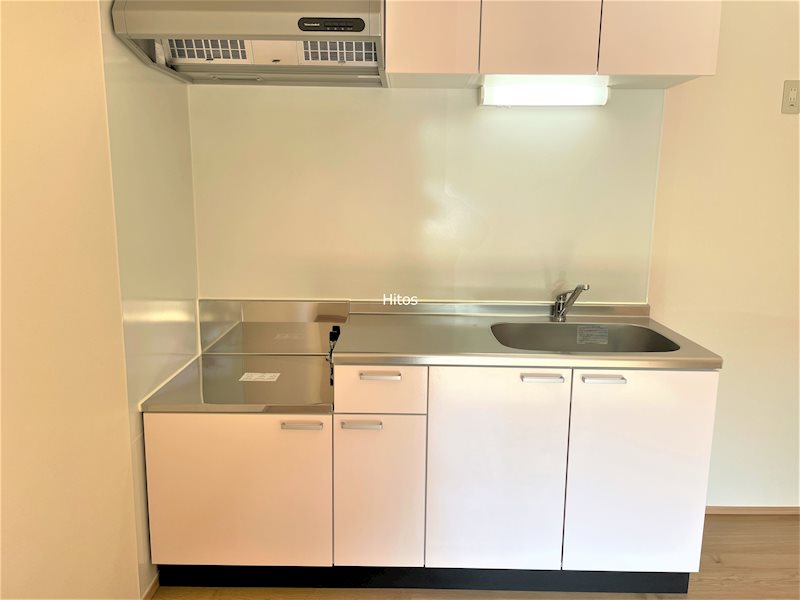 キッチン　大きなシンクが特徴の独立キッチンです。