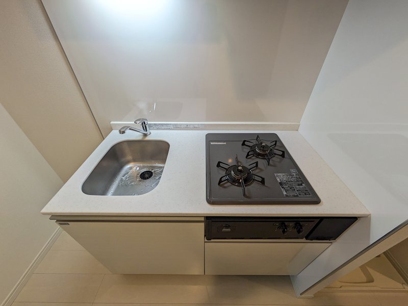 キッチン　※掲載写真は同階の別室のものです。実際の募集住戸とは異なる場