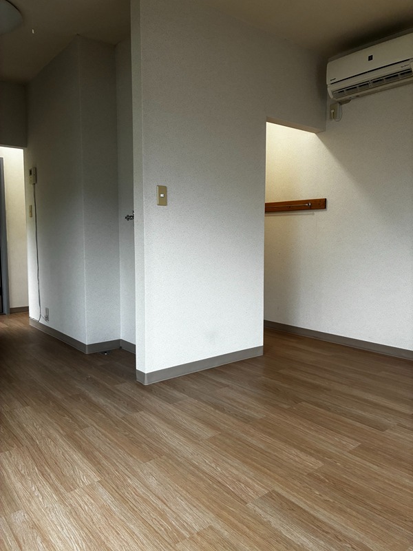 居室・リビング　※原状回復工事中の写真になります。