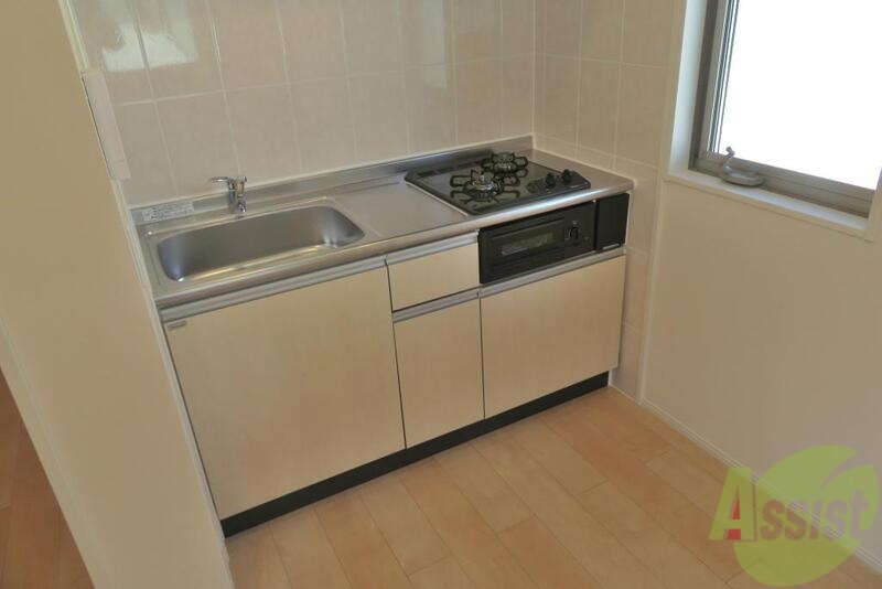 キッチン　２口コンロのシステムキッチン。楽しくお料理出来そうですね。