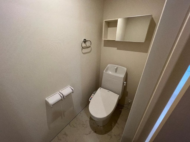 トイレ　温水洗浄便座