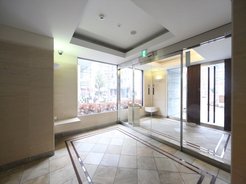 エントランス　エントランス　オートロック　宅配ＢＯＸ　防犯カメラ