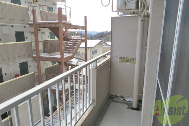 バルコニー　バルコニーは広さが有り、洗濯物を干すには良い感じ。