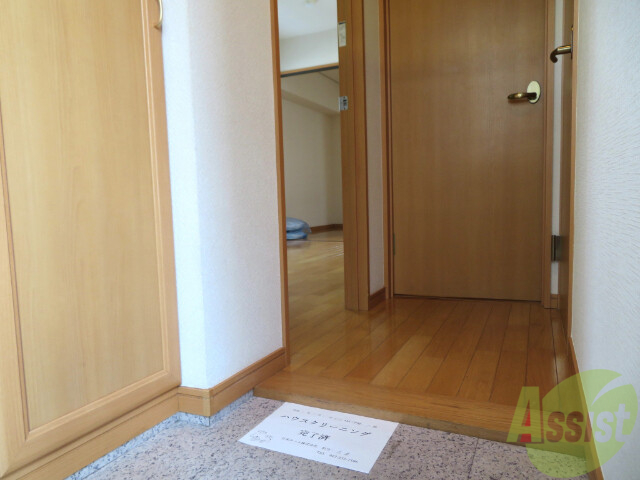 玄関　玄関でございます。毎日の出入りはこちらから。