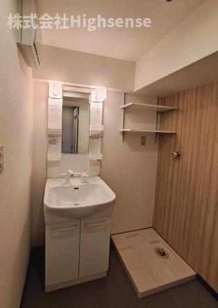 洗面設備　ゆったりとスペースのある洗面所