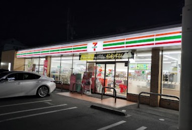 コンビニ　セブンイレブン松山湯渡町店（コンビニ）まで265m