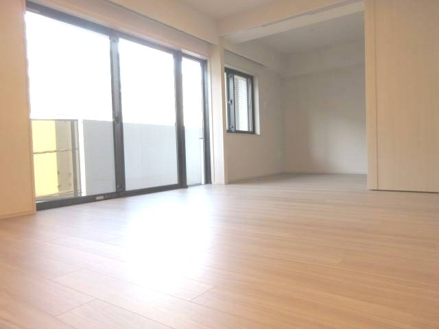 居室・リビング　こちらのリビングで趣味の時間をお楽しみください♪