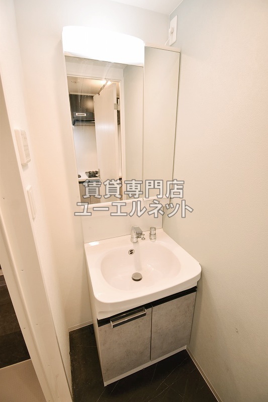 洗面設備　シャワー付洗面台