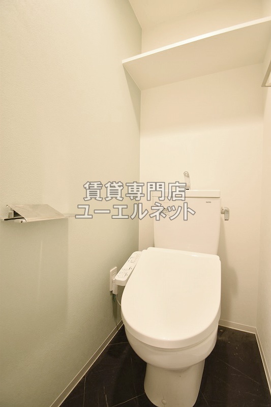 トイレ　温水洗浄便座付き