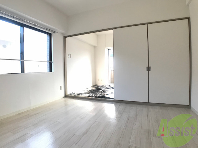 その他部屋・スペース　洋室を別角度から。明るい日差しが気持ち良いですね。