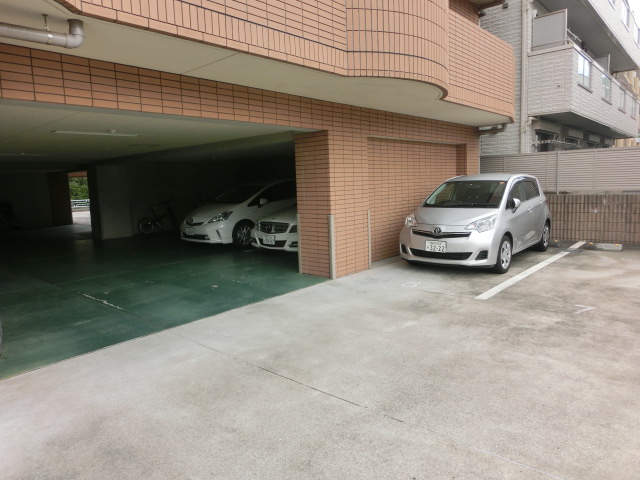 駐車場　エルミタージュ横浜ベイ駐車場