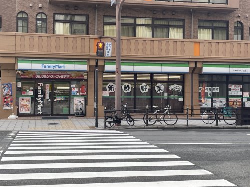 コンビニ　ファミリーマート 小浦桜川一丁目店（コンビニ）まで166m
