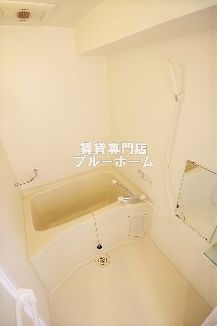 バス・シャワールーム　鏡のあるお風呂です！