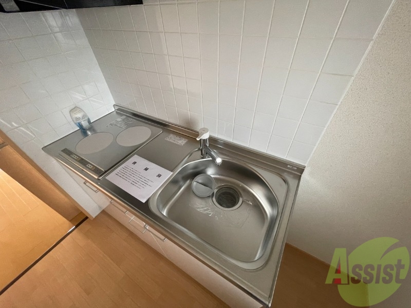 キッチン　キッチンのコンロはＩＨになっており、とても綺麗な状態です。