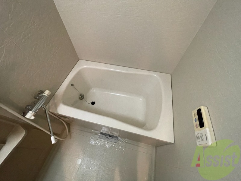 バス・シャワールーム　浴室になります。比較的広く、綺麗な状態です。