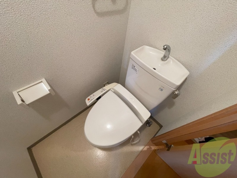 トイレ　トイレは温水洗浄便座なので、快適にお使い頂けます。