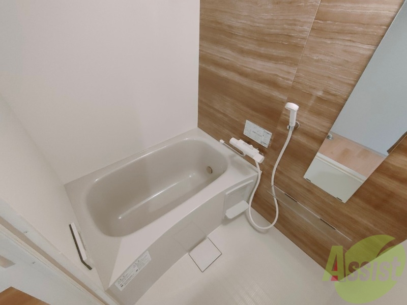 バス・シャワールーム　お風呂になります。一日の疲れを癒してくださいね。