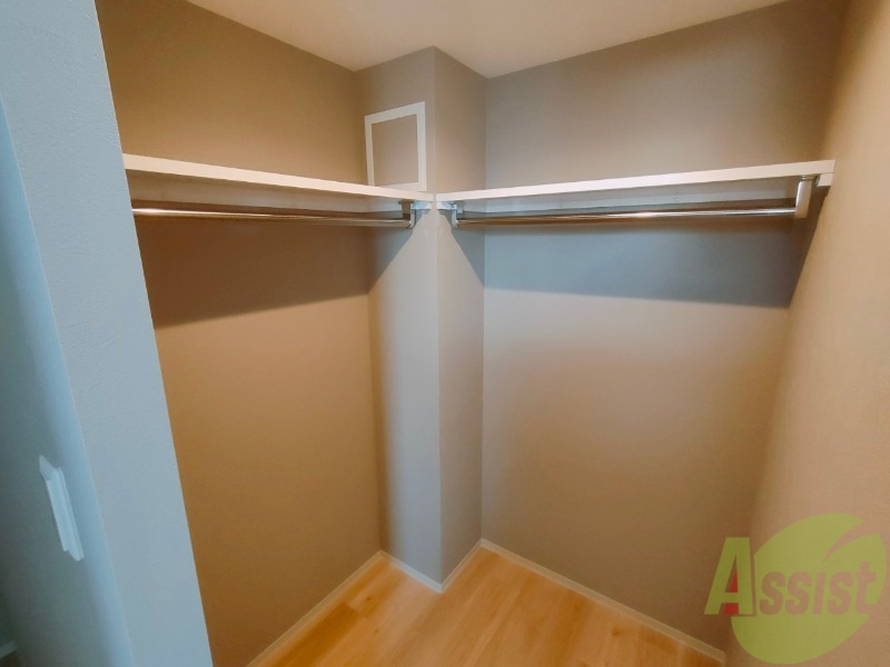 収納　クローゼットは奥行きもあり、荷物が多い方でも安心です。