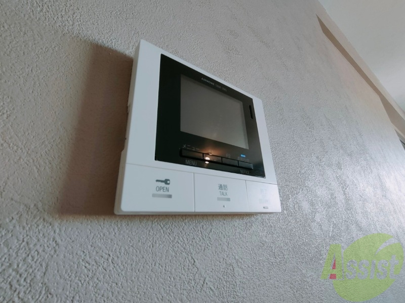 セキュリティ　モニタ付インターホンです。セキュリティ面も安心ですね！