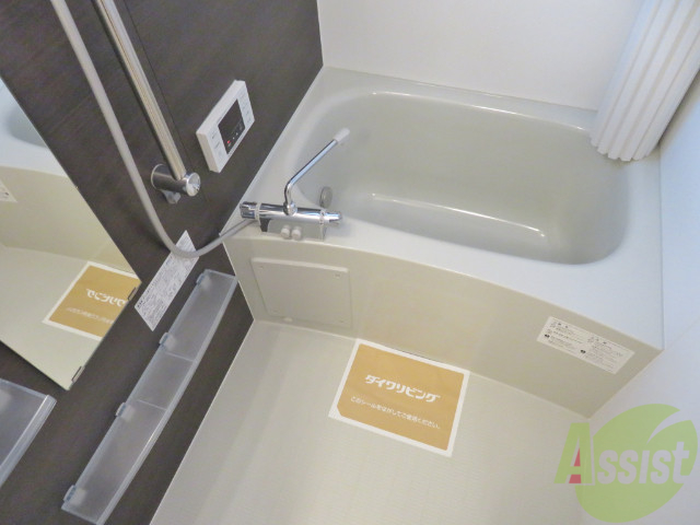 バス・シャワールーム　お風呂はこちらです。ゆったりできそうですね。